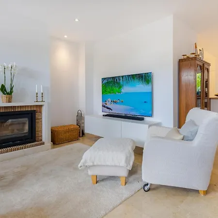 Fully Renovated Seaside Townhouse 200m From The San Pedro Beach With Gated Community Holiday home *