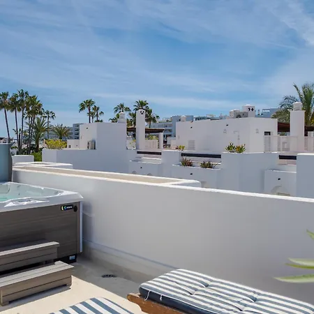 Fully Renovated Seaside Townhouse 200m From The San Pedro Beach With Gated Community Holiday home