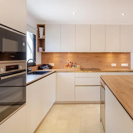 Fully Renovated Seaside Townhouse 200m From The San Pedro Beach With Gated Community Holiday home